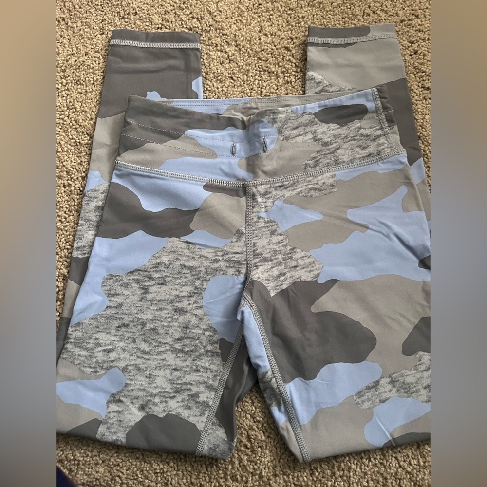 Aerie gray and blue leggings!